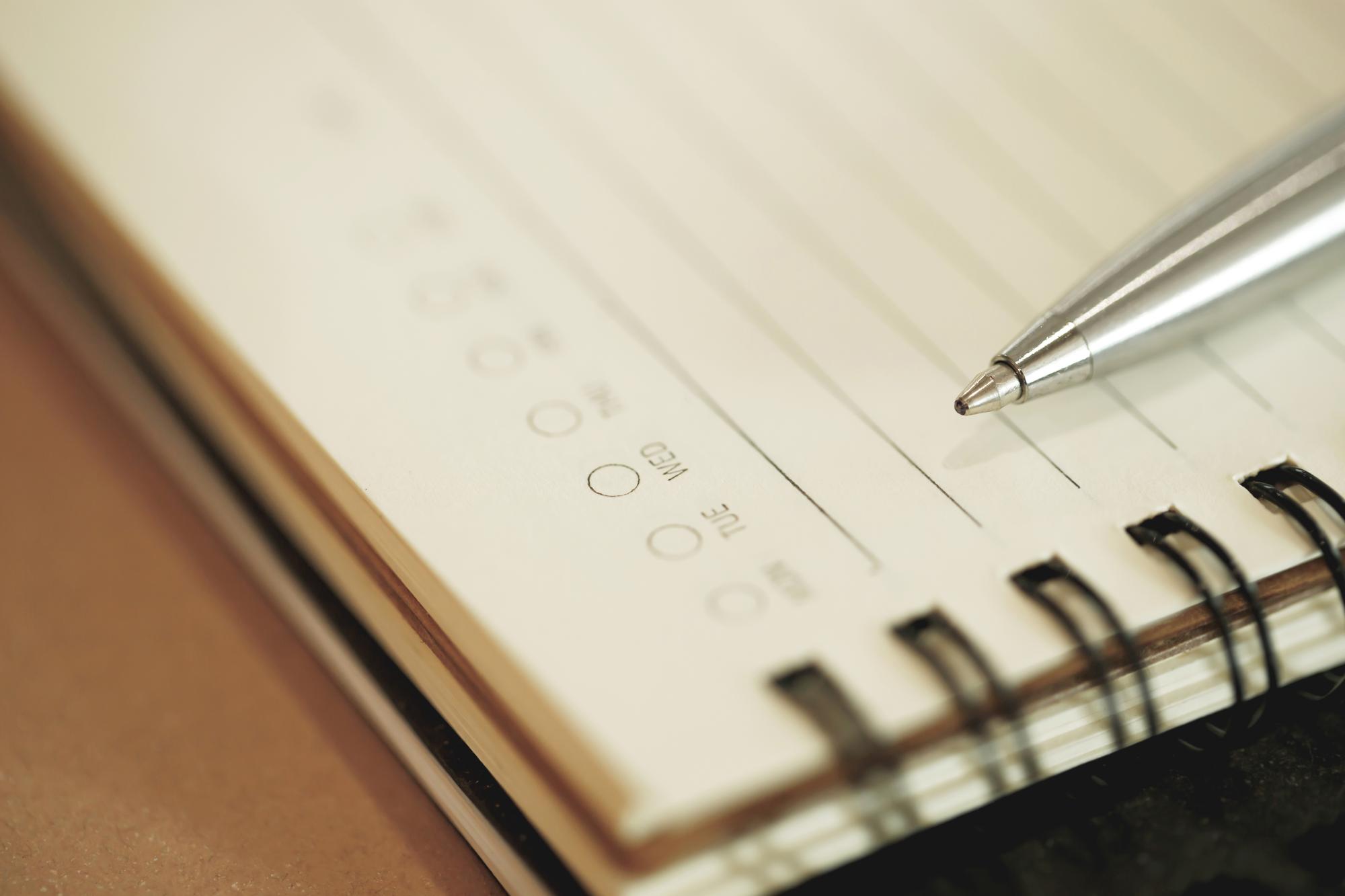 Notizen mit Prioritätenliste und Zahlen